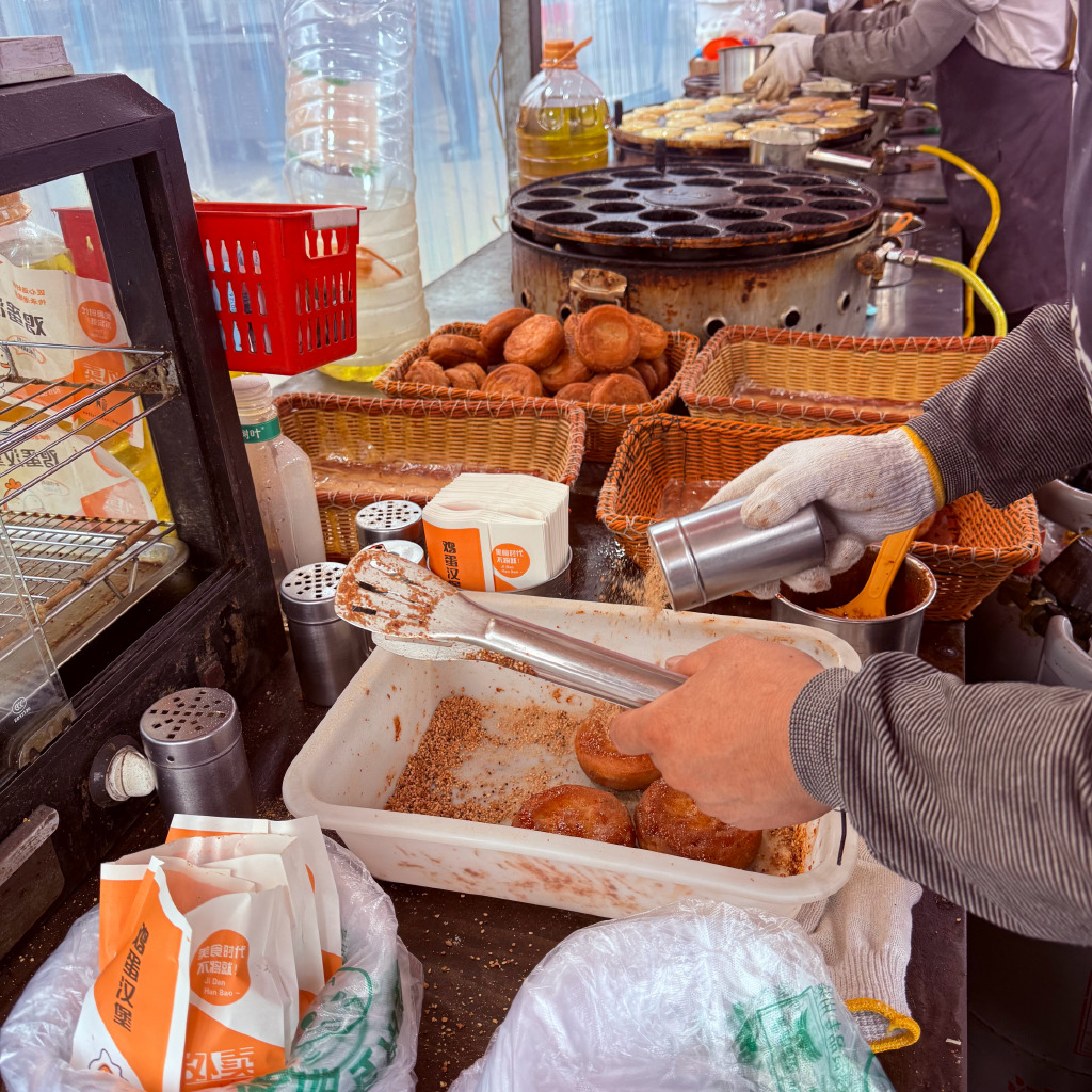 EugenieDuffer's tweet photo. [Hungry This crispy roadside fried dough stick, golden and fluffy, paired with warm soy milk hits different early morning!  Street food magic never misses!]， https://t.co/jdcO376k4v