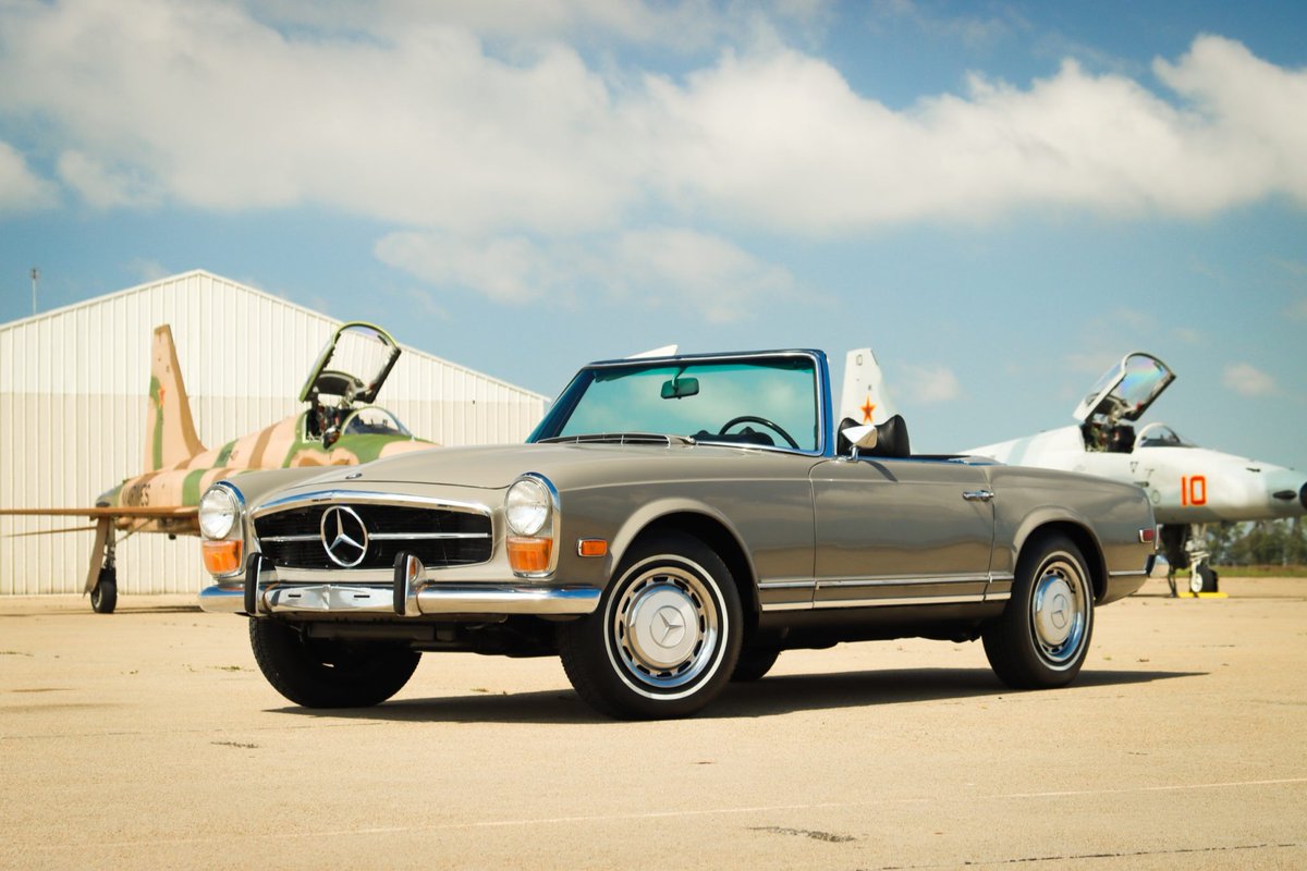 StillAliveCars's tweet photo. #CarsAndPlanes #Mercedes SL & #Northrop F-5 Tiger https://t.co/1CWPfNhlKk