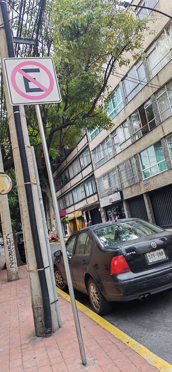 Briza_28's tweet photo. Más de 24 horas este vehículo estacionado en lugar prohibido, se solicita una grúa para su retiro jose Martí entre Carlos B Zetina y Cerrada de la Paz, Col.Escando @UCS_GCDMX @Ssp_transitodf @AlcaldiaMHmx @SSC_CDMX https://t.co/UYFZdeg8Uz