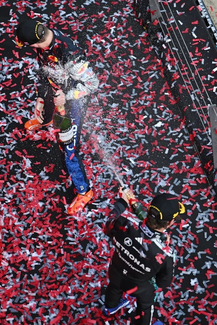 verstappehn's tweet photo. Lights out is coming, and im looking for my people🚦#f1twt
✦ she/her,  🇮🇩
✦ Rooting for #MV33 &amp; #KA12 always
✦ ID/EN, fluent in chaos
✦  DNI: anyone who has a problem with my drivers. 
Like or reply if you're in! https://t.co/CVKgxwKkvM