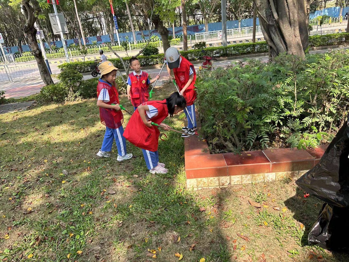JeanetteScos0's tweet photo. Community Volunteer Day this Sat 10am at Maple Park! Join us for park clean-up, kids' craft booths u0026 free snacks. Bring your gloves u0026 smile—every bit helps! https://t.co/D8N869DvqM