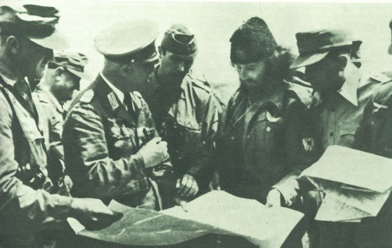 Jonioaxvu's tweet photo. @Darrell90972002 @Petrit Srpski četnici sa nacističkim Nemcima, Zaječar 1944. https://t.co/eChY2OwMXl
