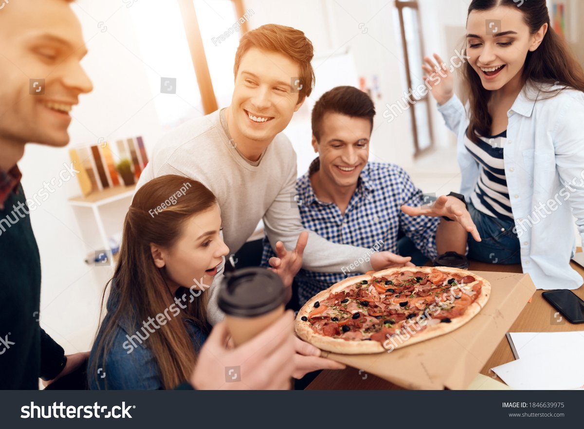 lutfi070707's tweet photo. Late night pizza, old stories, and the kind of laughter that doesn’t need an explanation — these are the best parts of catching up with my ride-or-die crew. https://t.co/CShP0LcqVP