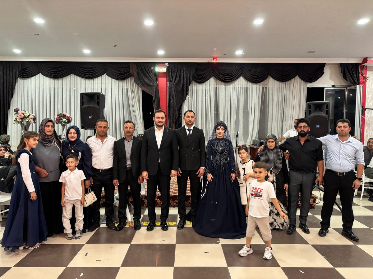 isselmanoglu23's tweet photo. 💍

Eczanemizde birlikte çalıştığımız, kıymetli kardeşim Gülhan Yıldırım ile İsa Yıldırım çiftinin nişan merasimine katılarak bu anlamlı ve güzel günlerine şahitlik ettik.

Her iki Yıldırım ailesini de tebrik ediyor; evlilik yolunda ilk adımlarını atan Gülhan ve İsa kardeşime ömür boyu mutluluklar diliyorum.

@Akparti 
@abuyukgumus
