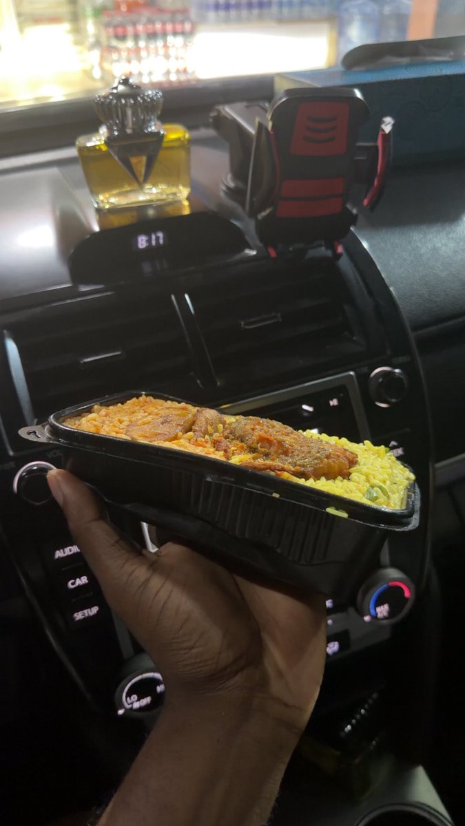 abazwhyllzz's tweet photo. I got this food for 4k in Abuja. Unbelievable 😳 https://t.co/o5MNwfEkEc