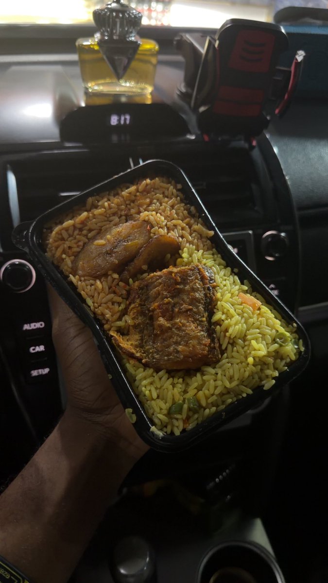 abazwhyllzz's tweet photo. I got this food for 4k in Abuja. Unbelievable 😳 https://t.co/o5MNwfEkEc