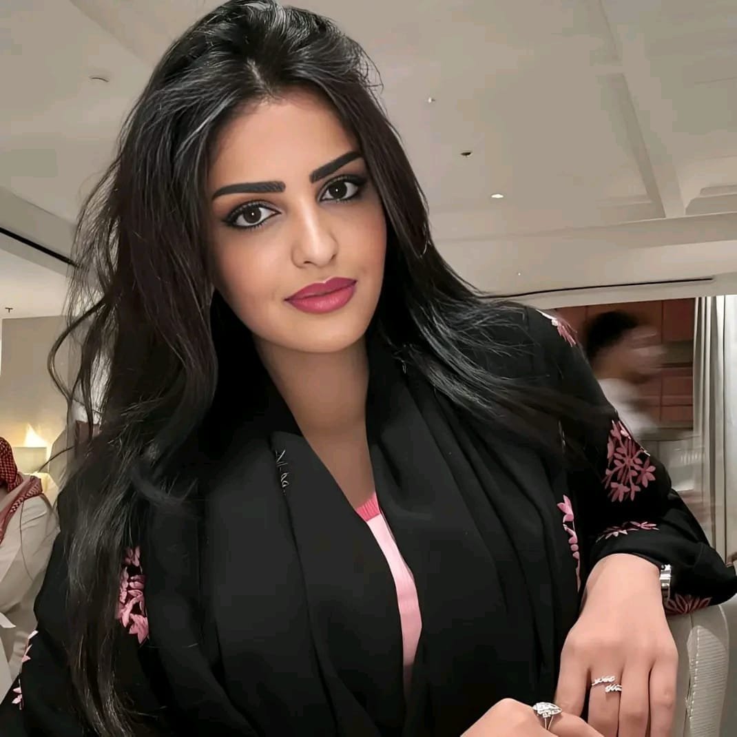 Reemhkl's tweet photo. لو جتك 2،000،000 مليون ﷼ سعودي  اليوم
هل يمكن للمبلغ .. أن يحل كل مشاكلك💵 

◯ نعم

◯ لا https://t.co/SgSeGII2W5