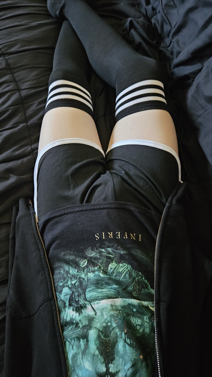 AntifaCatboy's tweet photo. It's finally hoodie weather :D

#femboy #twink #cute https://t.co/jvfpdNboYc
