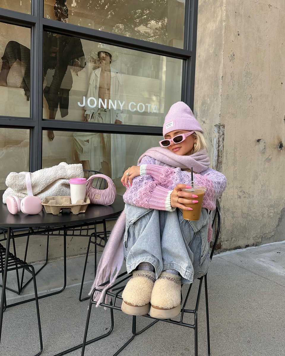 Daianaklering's tweet photo. Wassup 🌍 Just dropping by to say: your smile can brighten someone’s day—wear it proudly. 🌈
AHhU https://t.co/E78YoYrVql