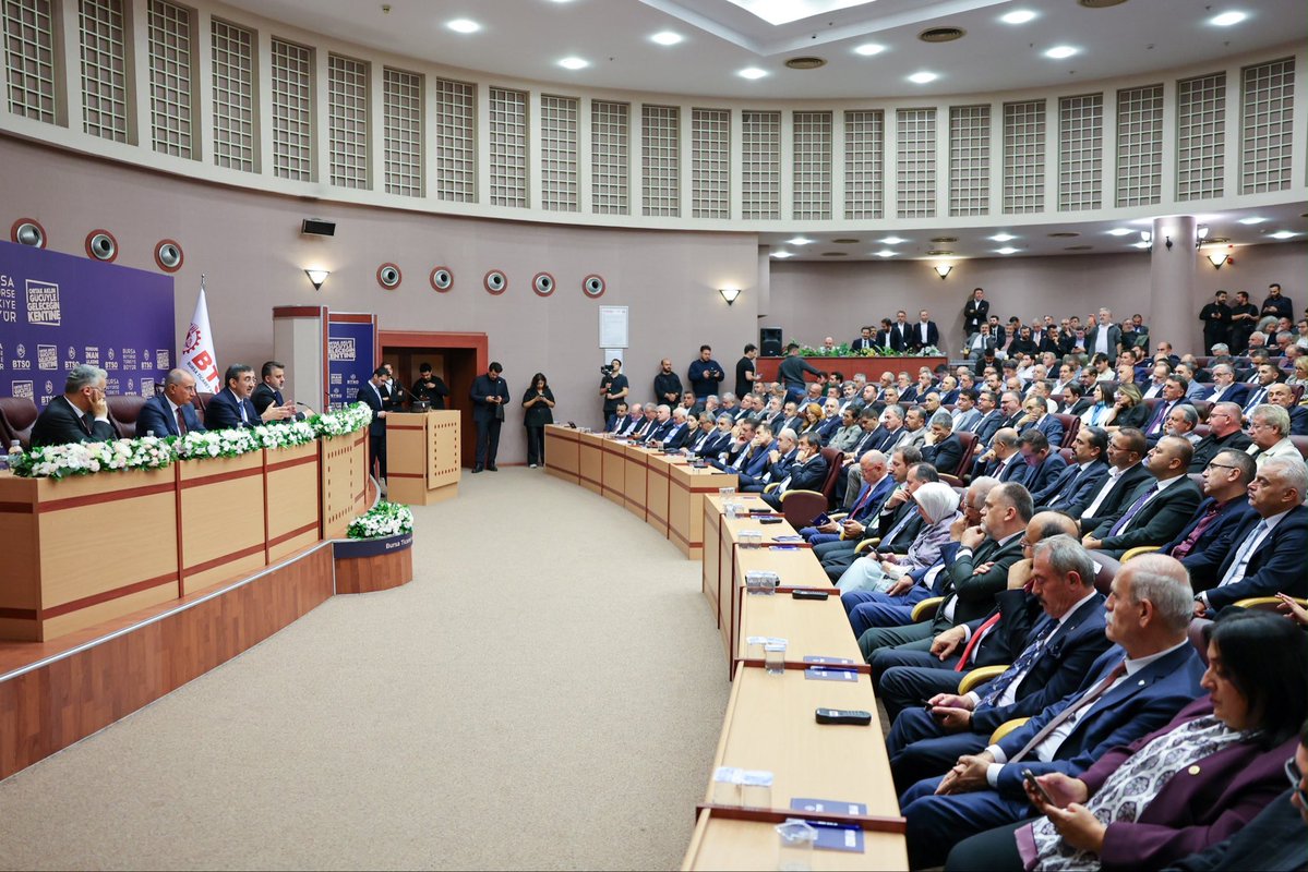 efkanala's tweet photo. Bursa Ticaret ve Sanayi Odamızın ev sahipliğinde Cumhurbaşkanı Yardımcımız Sayın Cevdet Yılmaz ile birlikte iş dünyamızın kıymetli temsilcileriyle bir araya geldik. https://t.co/xB9MWc6AZU