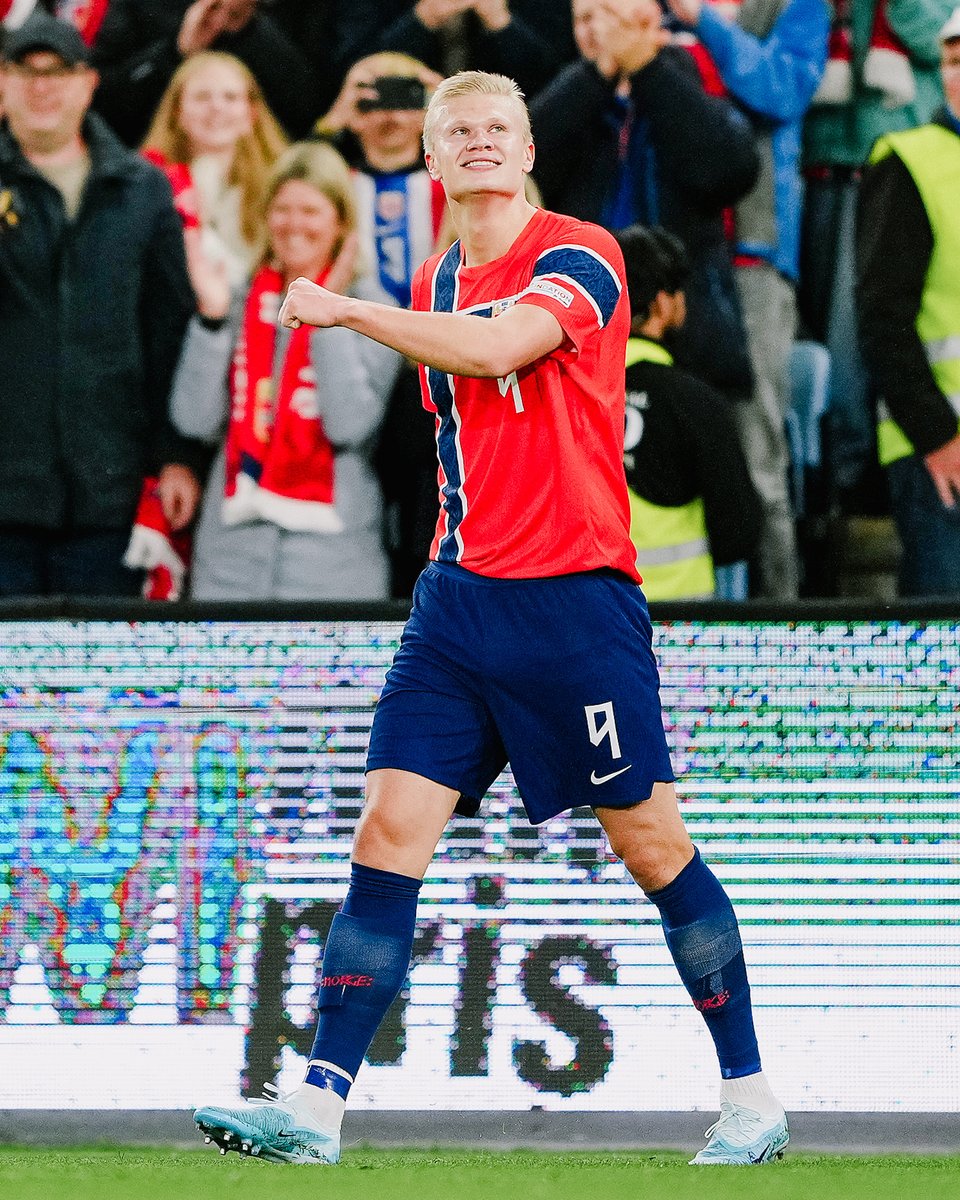 ManCityUS's tweet photo. Erling Haaland only needed 18 minutes to score again for Norway. Summer isn't over yet 😉🇳🇴 https://t.co/6mnfmg3OCU