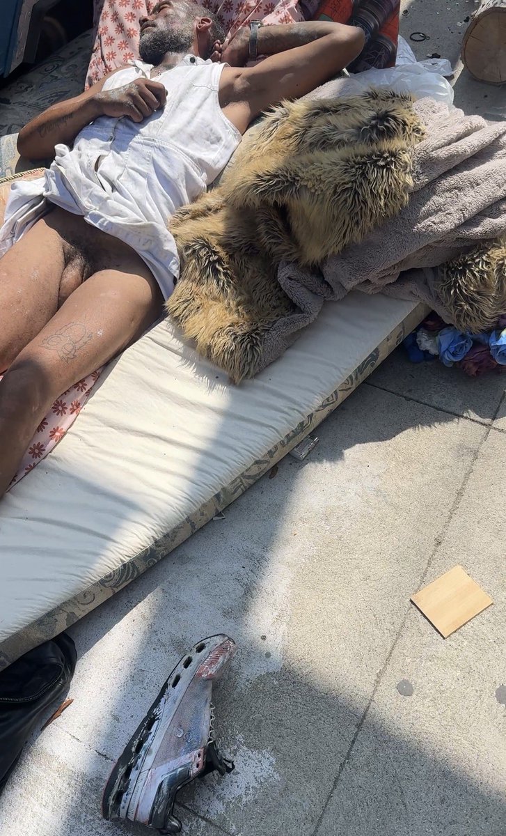 NOTSOFASTTTT's tweet photo. Big soft homeless dick spotted today https://t.co/DCR4HSwdnr