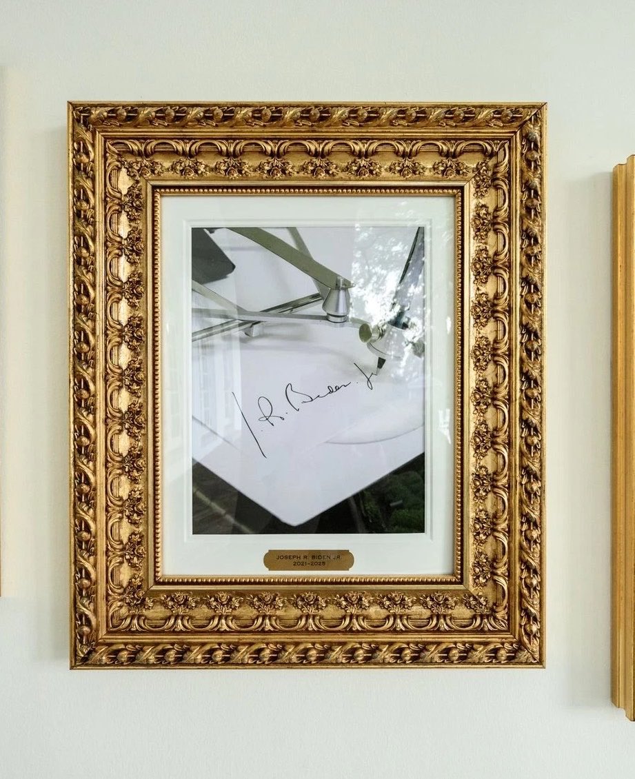 WizarGod's tweet photo. Chinese President Xi Jinping saw that a portrait of President Biden, who once called him a dictator, was no longer displayed on the wall and had been replaced by a picture of an automatic pen. He laughed so hard he nearly doubled over! 🤣

Xi Jinping likes Trump because he believes Trump doesn’t bring up China’s political system. During Trump’s first term, after the U.S.-China confrontation, China came to recognize this.

In the past, virtually every U.S. president, along with Washington’s foreign-policy establishment, the broader China-policy establishment, Democrats focused on human rights, and Republican hawks such as Marco Rubio, would put China’s political system at the top of the agenda in virtually every discussion involving China.