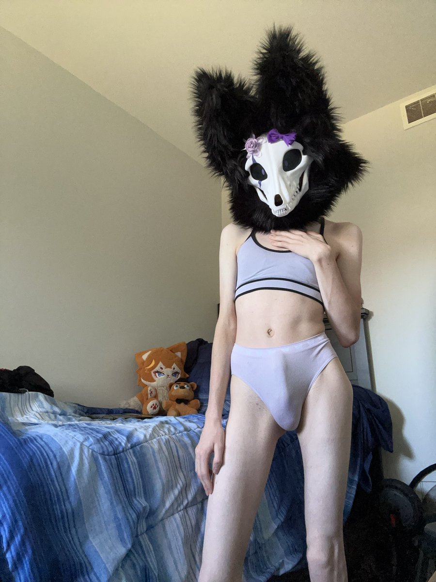 SkullDogFemBoi's tweet photo. Good morning cuties 💜🥰🖕 https://t.co/0w7trvmfrh