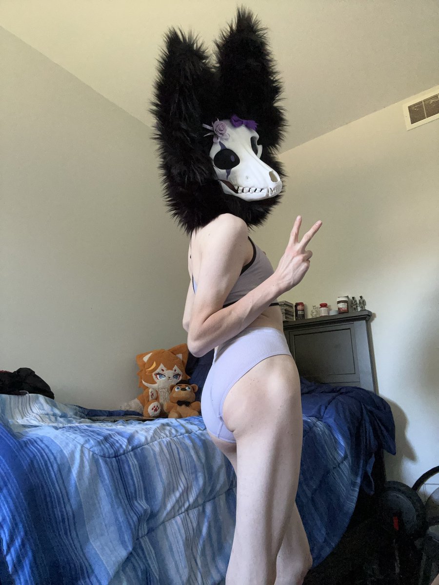 SkullDogFemBoi's tweet photo. Good morning cuties 💜🥰🖕 https://t.co/0w7trvmfrh