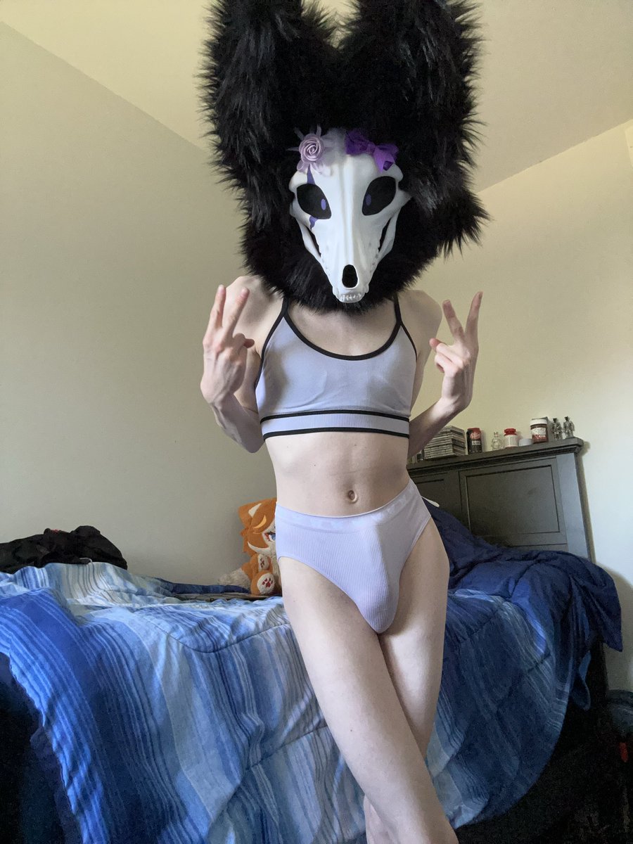 SkullDogFemBoi's tweet photo. Good morning cuties 💜🥰🖕 https://t.co/0w7trvmfrh