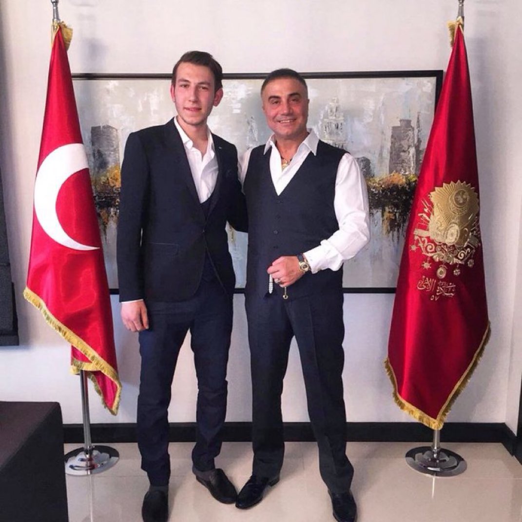 aslanrsp1's tweet photo. Saygıdeğer Reis’im @sedat_peker 

Şayet bilmeyerek hatırınıza dokunacak herhangi bir sözüm, davranışım olduysa affedin.

Kalbinizde en ufak bir kırgınlık bırakmışsam, onu silmek için ne gerekiyorsa yapmaya hazırım.

Sizin rızanız benim için her şeyden önemli

#Reis #SedatPeker https://t.co/67cY6tbfHH