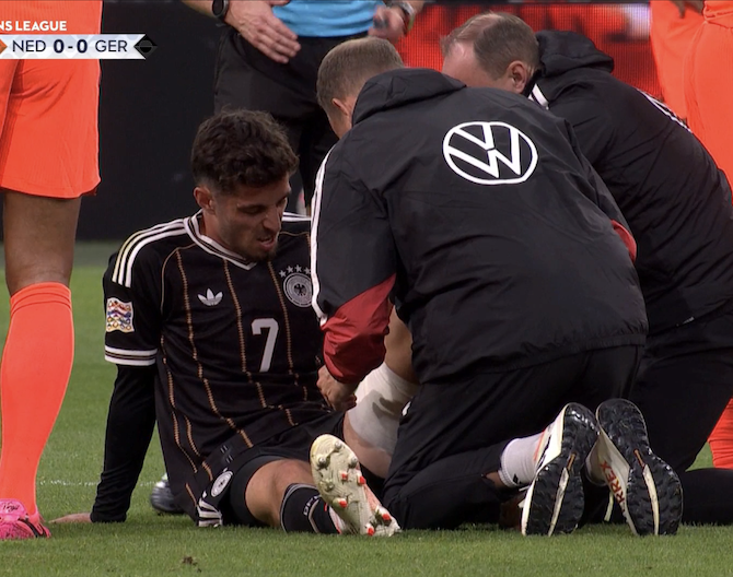 TouchlineX's tweet photo. 📸 - It's OVER for Kai Havertz!

He is getting bandage and he is going OFF! https://t.co/x0byuEqAJa
