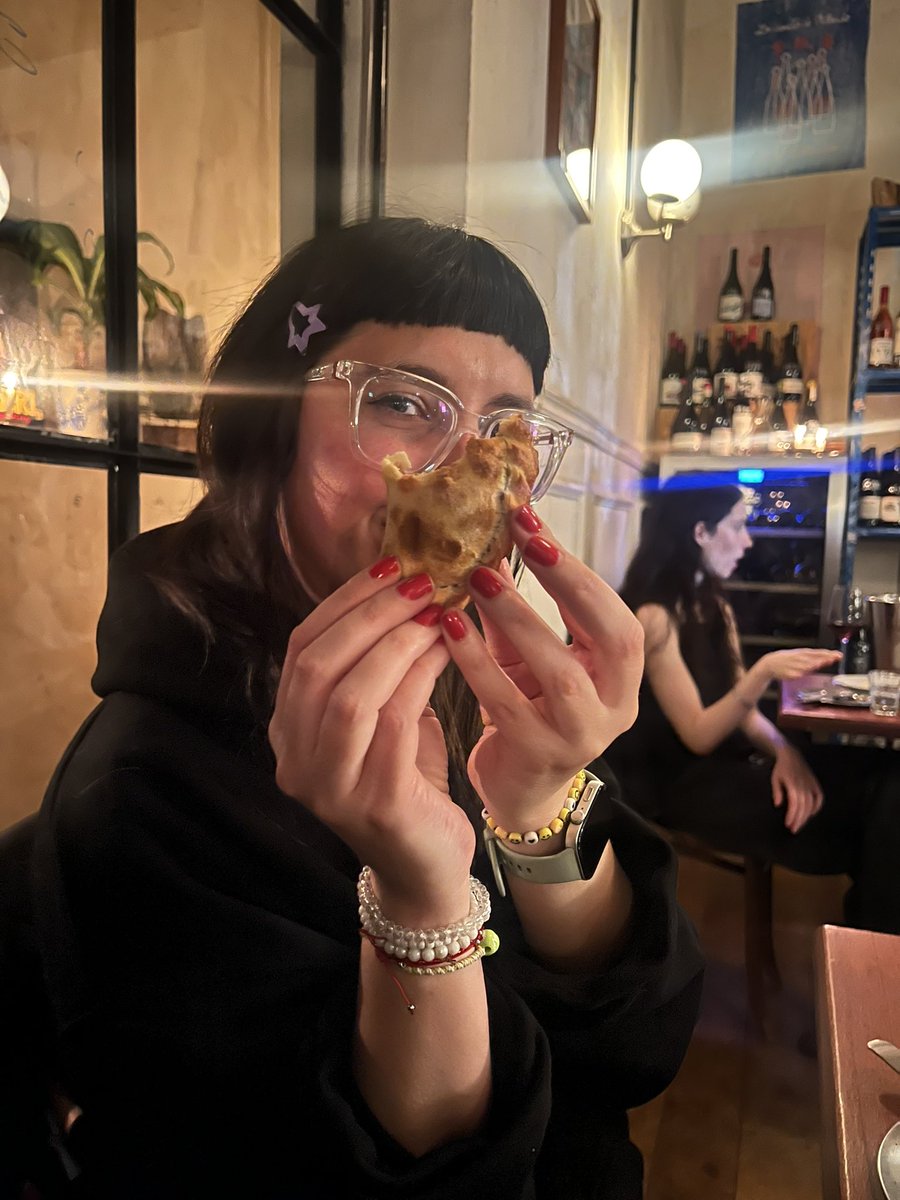 the_rogi's tweet photo. Anoche puras risas con estas preciosas 🌹 https://t.co/HUdQmKpy7v