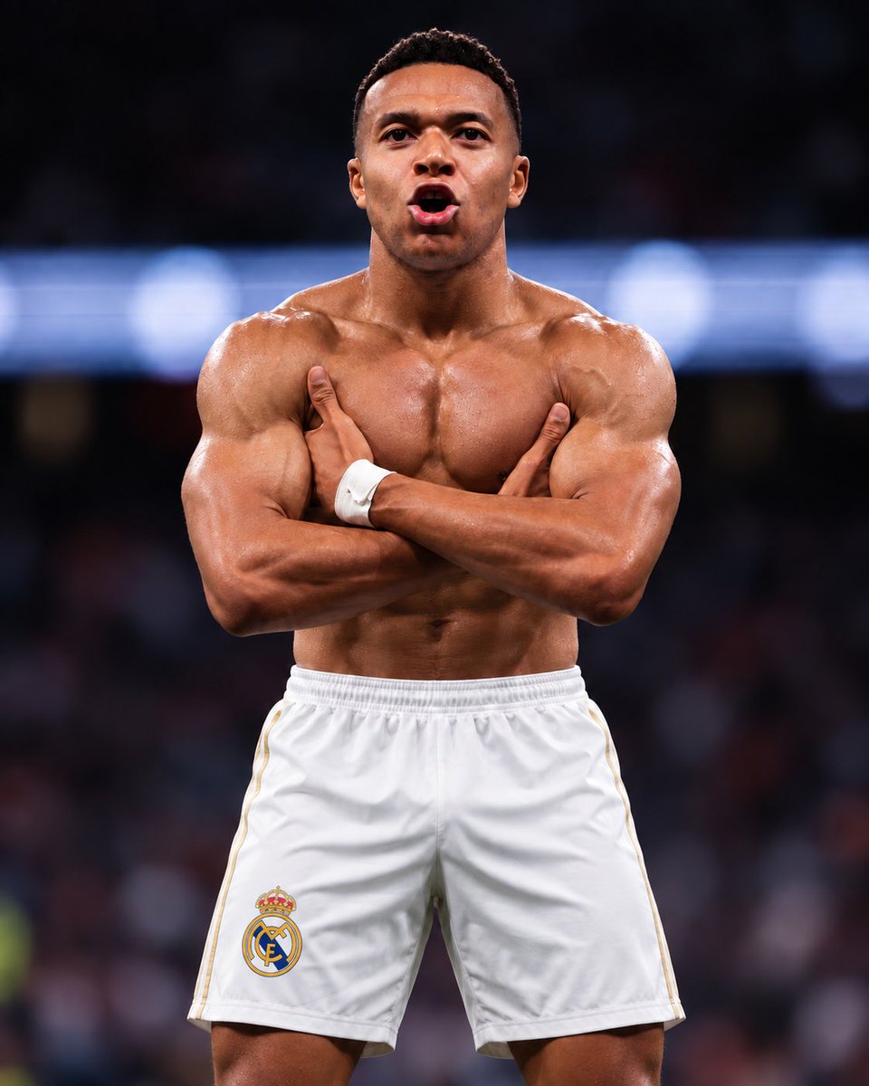UtdKlay_'s tweet photo. Cristiano Ronaldo VERSUS Kylian Mbappe 

    27 years old                      27 years old https://t.co/LGv6i98dAT