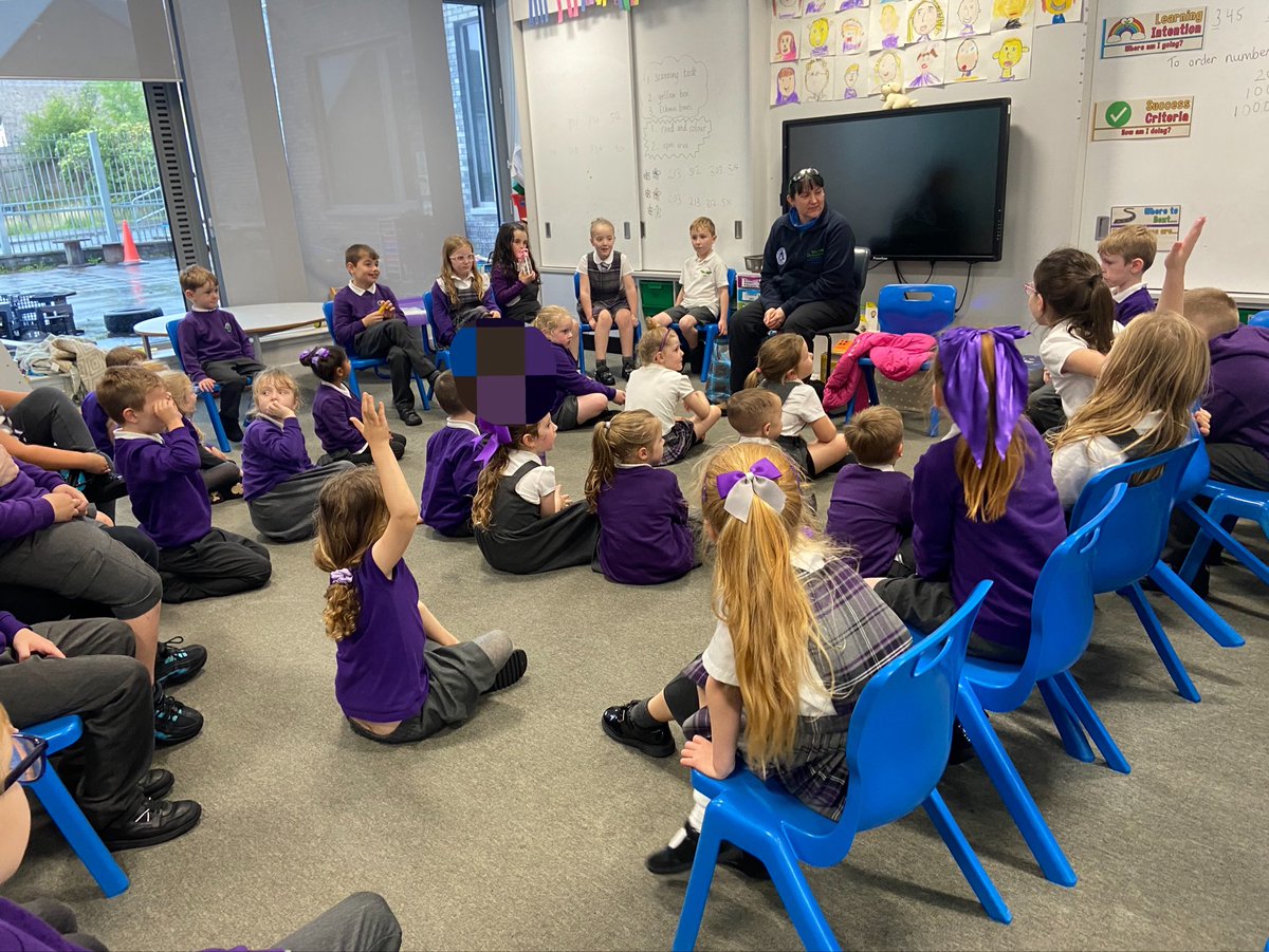 AitkenbarPS's tweet photo. A huge thank you to Ranger Mac for coming in today to talk to our P1-3 pupils! 🌿🦌 It was fantastic to hear all about the important work Rangers do and to learn more about nature and wildlife👏🌳 #bringinglearningtolife https://t.co/EwfzkHG4yK