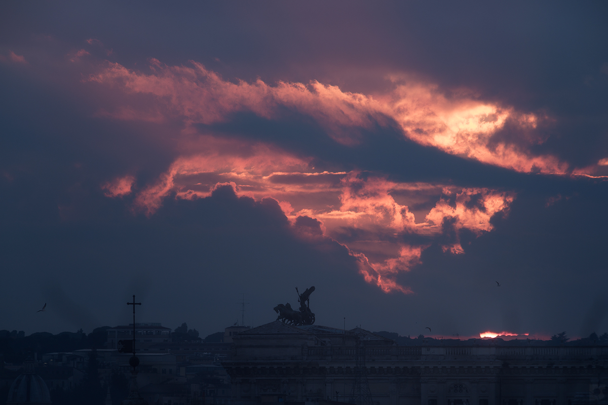 EmaSerraino's tweet photo. apriti cielo
#roma #rome #palazzodigiustizia #cortesupremadicassazione #tramonto #sunset #clouds #nuvole #fierysky #rossodisera #emanueleserraino #emanueleserrainophotography #emanueleleonidaserraino https://t.co/v3hCzwbWnj