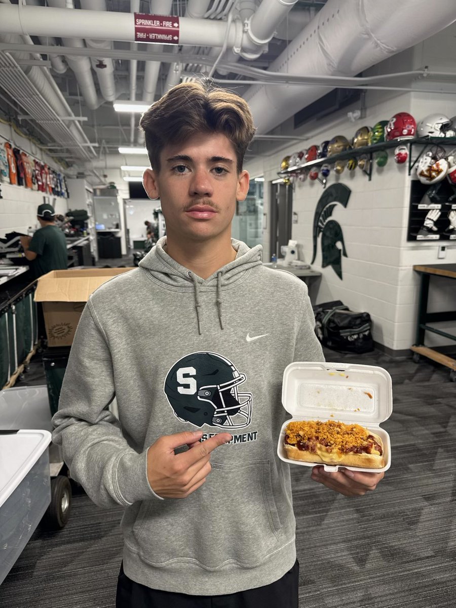JackMcGinnity2's tweet photo. Shoutout to former EQ manager @CamDeuel for catering post-practice University Weiner for us managers!
Much appreciated Camden! #SD4L https://t.co/t9VxBrNkOe