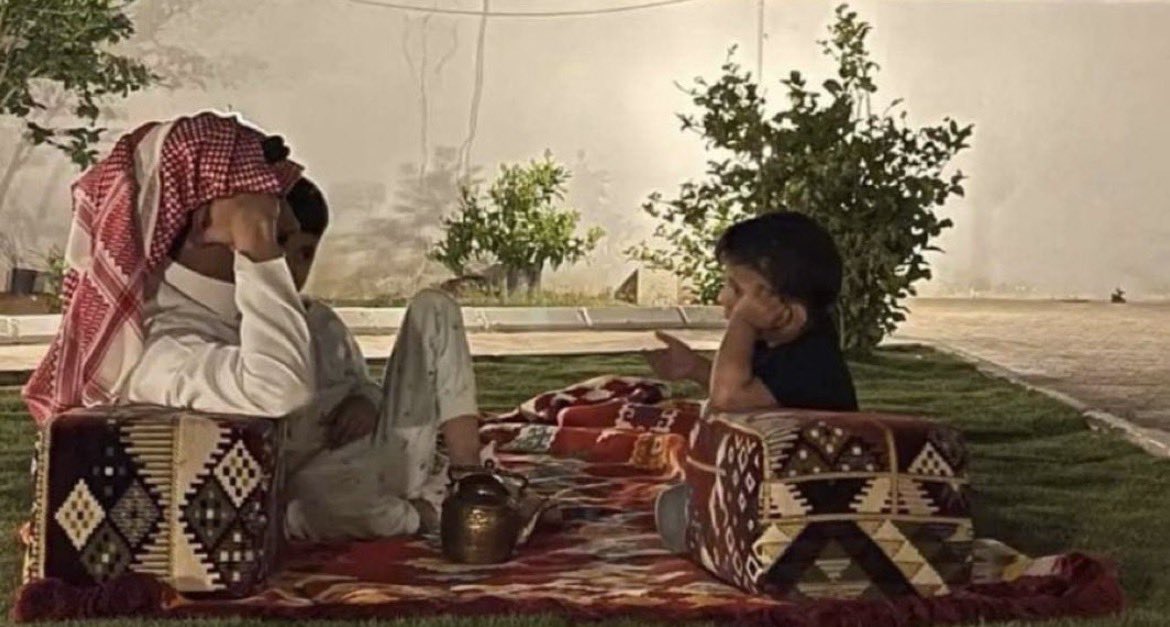 ii3nzi_'s tweet photo. ما ينافسني على صادق محبتك إلاّ
العقيم اللي تعلّق في عيال أخوانه . 

_عبدالعزيز العبلان https://t.co/7cclvG5pZD