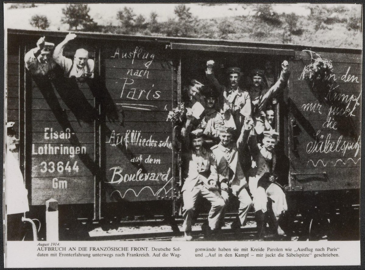 GanzeGeschichte's tweet photo. Hahaha, wie dumm waren bitteschön unsere Vorfahren? Freuen sich auf Krieg! Wie blöd kann man sein? Ausgeschlossen, dass einmal die Menschen der Zukunft über uns Menschen von 2026 so lachen werden, wie wir über die von 1914! Hahaha! https://t.co/tSAkiIe9d5