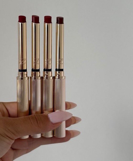 ggukvarbie's tweet photo. So it is a lipstick.... https://t.co/3yo9KSmh45