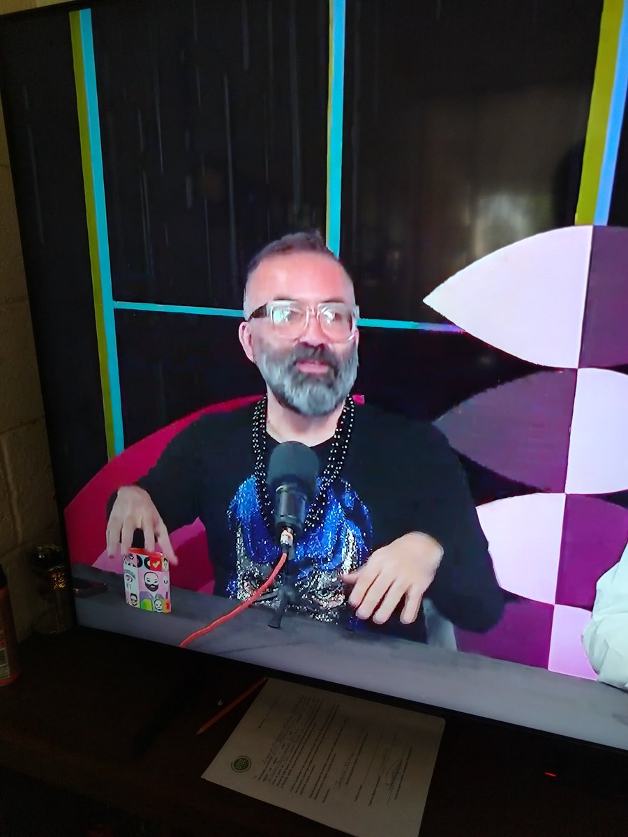simonrc's tweet photo. @Horacitu Me encantó el programa. El mejor look. El del Dr. Cuerpo. 😍😍😍😍 @jem https://t.co/hyQG23L32t