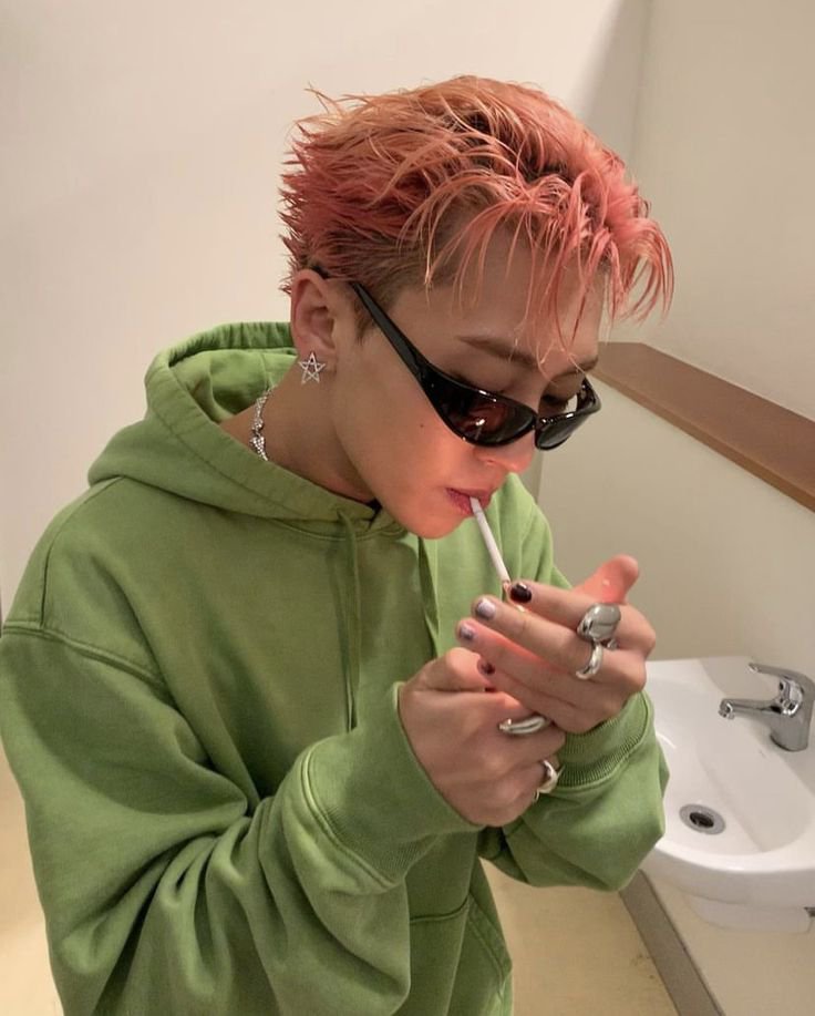 k_coreee's tweet photo. Friend request and couple request

      Name: GEORGE
      Nickname: Geo, gi
      Age: 28 
      Height: 1.78
      Status: Soltero
      Sexuality: bisexual/dom 
      Fav season: invierno.

(+): padre de cuatrillizo, Rapero, Cigarros, sexo, amor 
 
            ♡︎ for dm https://t.co/pLqeFumJqV