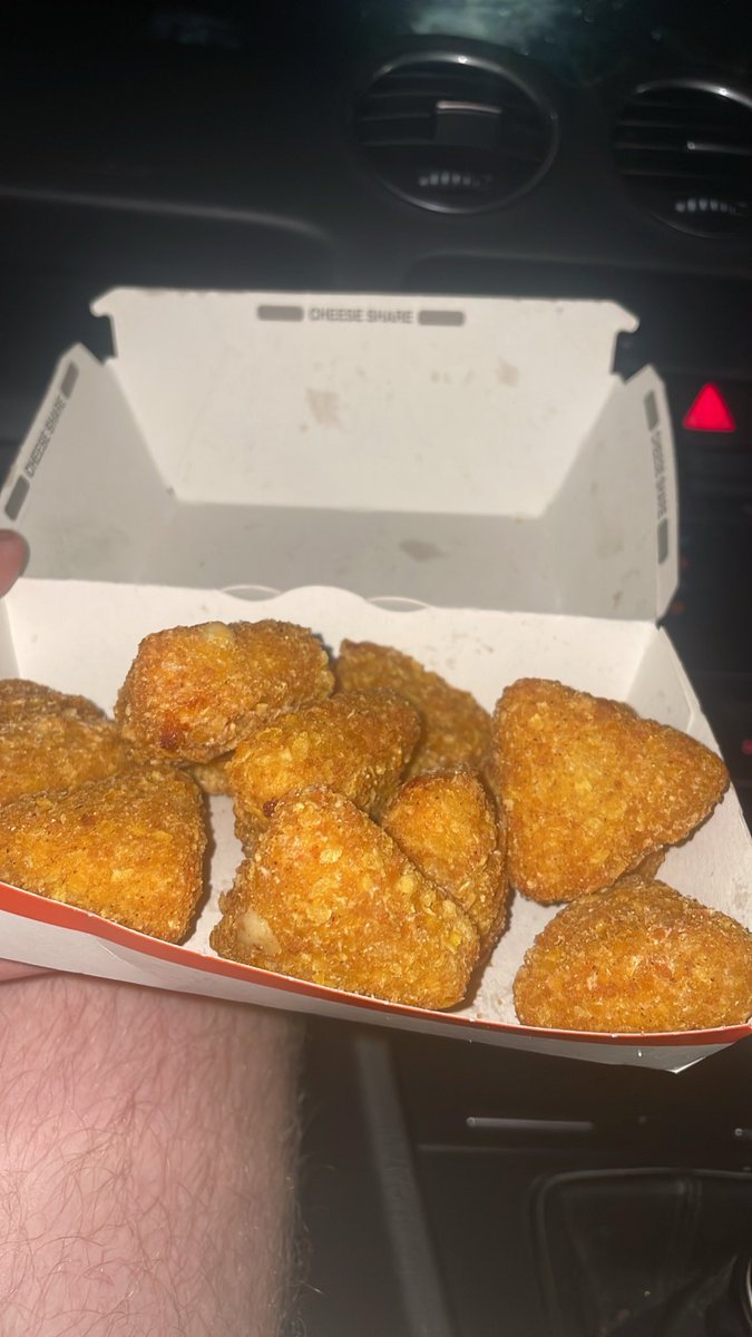 daramcgivern2's tweet photo. Trying the new mac and cheese bites #worldmenu #ronaldmcdonald @ronanfitzgeral @paudie_martin https://t.co/OTJXRfR0IJ