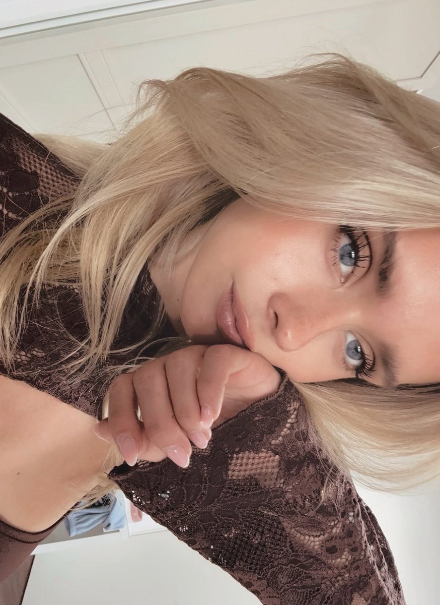 devotedtoyov's tweet photo. ⠀ᅠ⠀
              ˚✧┆ @𝐠𝐫𝐚𝐜𝐞.𝐢𝐯𝐞𝐫𝐬 𝑣𝑖𝑎 𝑖𝑛𝑠𝑡𝑎𝑔𝑟𝑎𝑚. 
            “First days of fall. Happy Grace. 🍂” https://t.co/uzxMxN1qdO