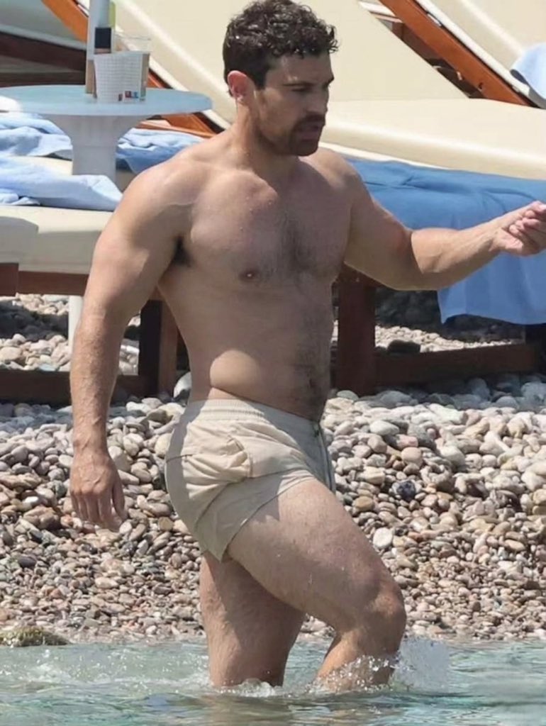 HoteDudes's tweet photo. Theo James Spotted Shirtless at the Beach in Taormina, Sicily. https://t.co/hl0ABHJhbh