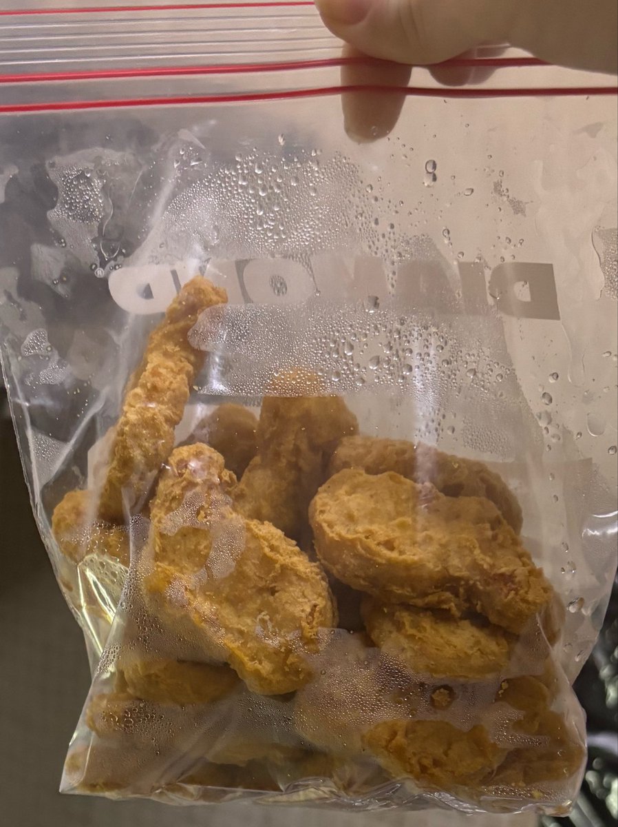 myriadsnow's tweet photo. my #tuff future omad 🥶🥶🥶
the moisture in the bag being refrigerated is fine right the air fryer restores the nugget crisp that was lost due to moisture right…..😕😕 https://t.co/yySzHSQuCv