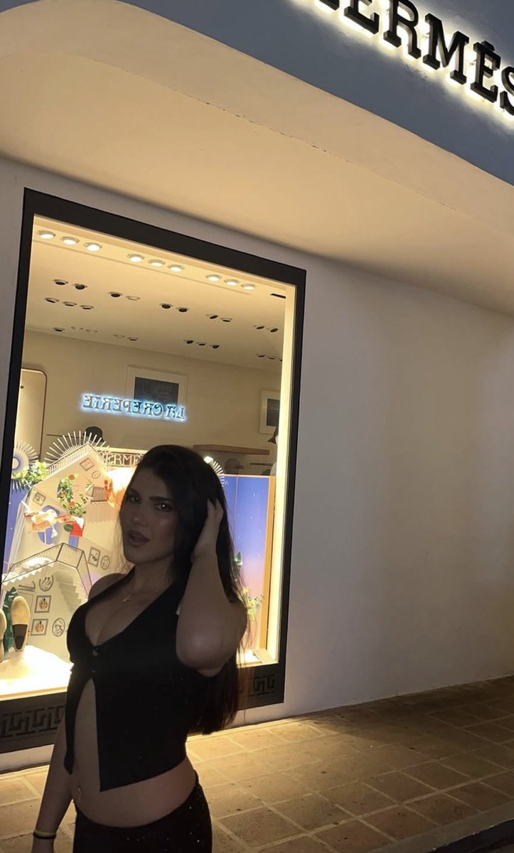 GoddessRaxel's tweet photo. te quiero a mis pies adorándome y cumpliendo todos mis deseos #femdom #finfet #sumfin #paypig #humanatm #cajerohumano https://t.co/eyEZfNCZSr