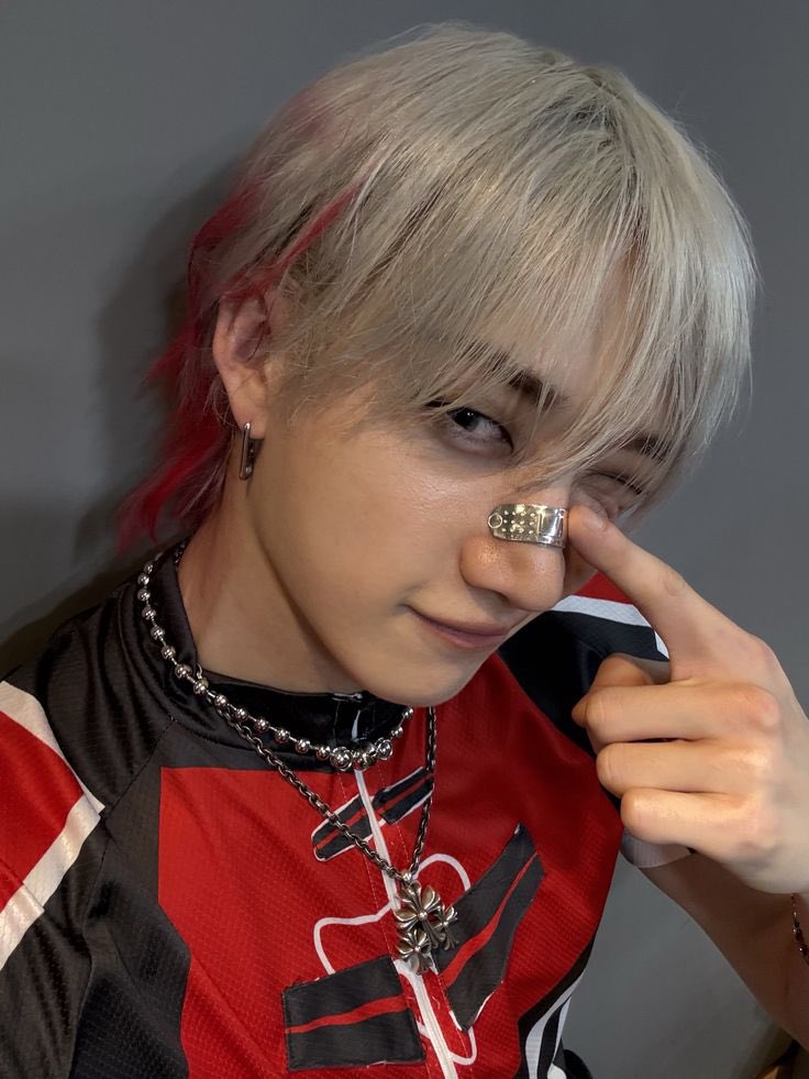 LMourcost's tweet photo. 🐺🩵

#SSD #StrayKids #BangChan #StrayKidsSelfieDay #방찬 #스트라이키즈 @Stray_Kids https://t.co/Hwrm0adJJ2