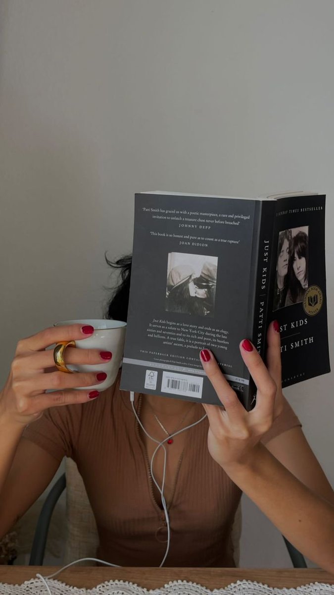 dayydreamaa's tweet photo. Book, music, and coffee ☕📚🎧 https://t.co/pClrNZLZLr