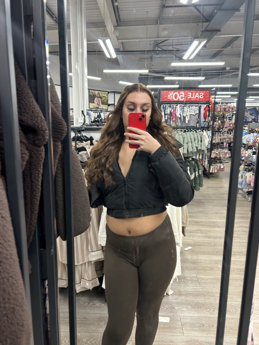 tsmelxo's tweet photo. i’m so perfect and deserve all your cash tonight so i can go out with the girls and drink on ur money haha findom femdom nsfwtwt uk trans https://t.co/IhaTc5P4u3