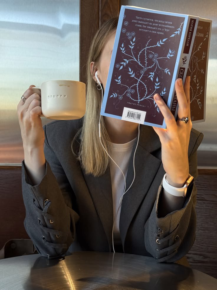 dayydreamaa's tweet photo. Book, music, and coffee ☕📚🎧 https://t.co/pClrNZLZLr