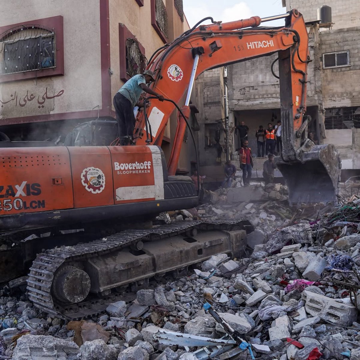 gazanotice's tweet photo. 🚨 BREAKING: Gaza Civil Defense teams recovered human remains, bones, and body parts believed to belong to 7–9 members of the Attallah family from beneath the rubble of their home on Al-Sahaba Street in Gaza City, more than two and a half years after it was targeted by Israel on December 8, 2023.