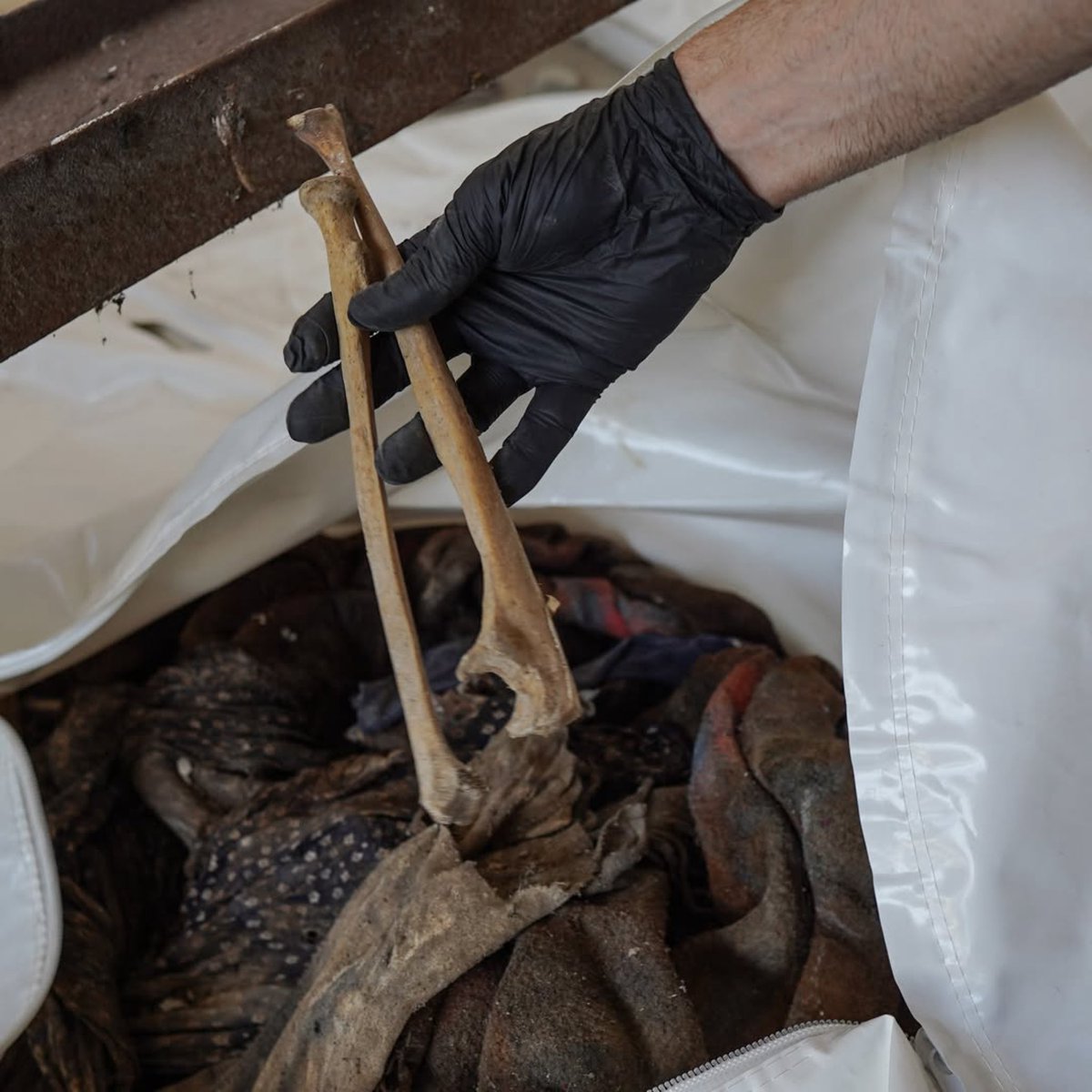 gazanotice's tweet photo. 🚨 BREAKING: Gaza Civil Defense teams recovered human remains, bones, and body parts believed to belong to 7–9 members of the Attallah family from beneath the rubble of their home on Al-Sahaba Street in Gaza City, more than two and a half years after it was targeted by Israel on December 8, 2023.