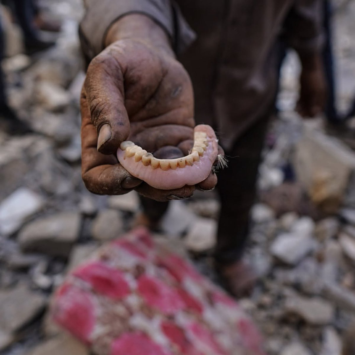 gazanotice's tweet photo. 🚨 BREAKING: Gaza Civil Defense teams recovered human remains, bones, and body parts believed to belong to 7–9 members of the Attallah family from beneath the rubble of their home on Al-Sahaba Street in Gaza City, more than two and a half years after it was targeted by Israel on December 8, 2023.