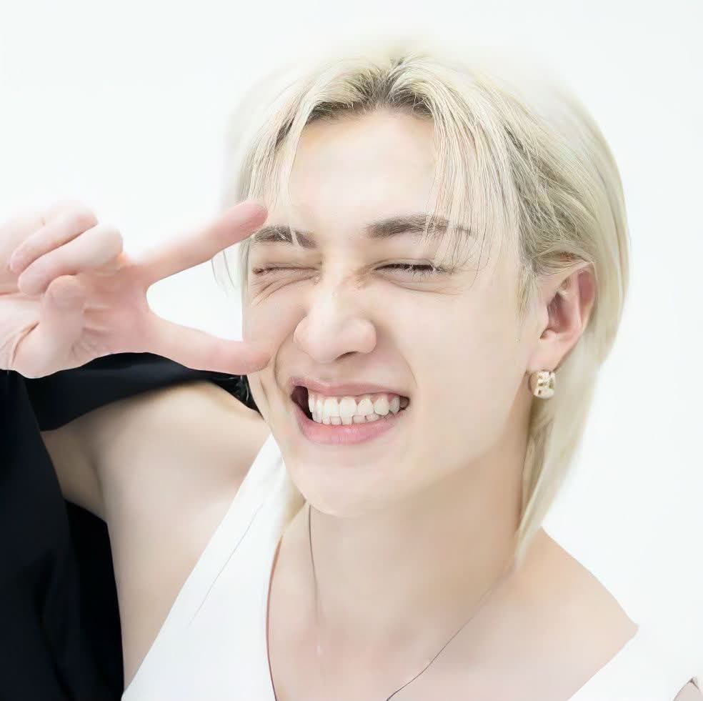 LMourcost's tweet photo. 🐺🩵

#SSD #StrayKids #BangChan #StrayKidsSelfieDay #방찬 #스트라이키즈 @Stray_Kids https://t.co/piHlMBWWdo
