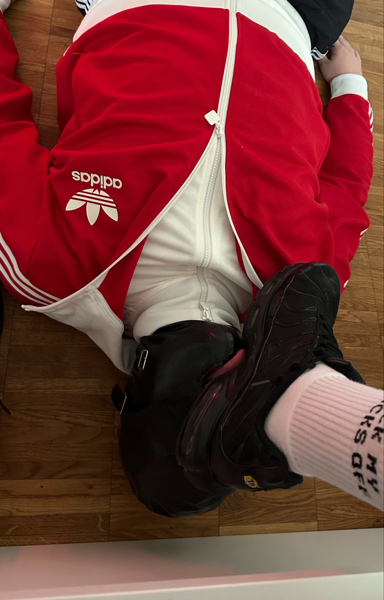 masterHamza18's tweet photo. Der Boss lässt keine Gnade walten. Ich dominiere jeden von euch Kötern mit meinen master TNs gegen die euer kleines schwuchtel Hirn niemals ankommt. Also Zunge raus, sauber lecken, abdrücken 🤑🖕🏻#findomgod #alphamaster #paypic #alphafeet #footslave #boss #zahlschwein #drain https://t.co/1SLbZmJa9q