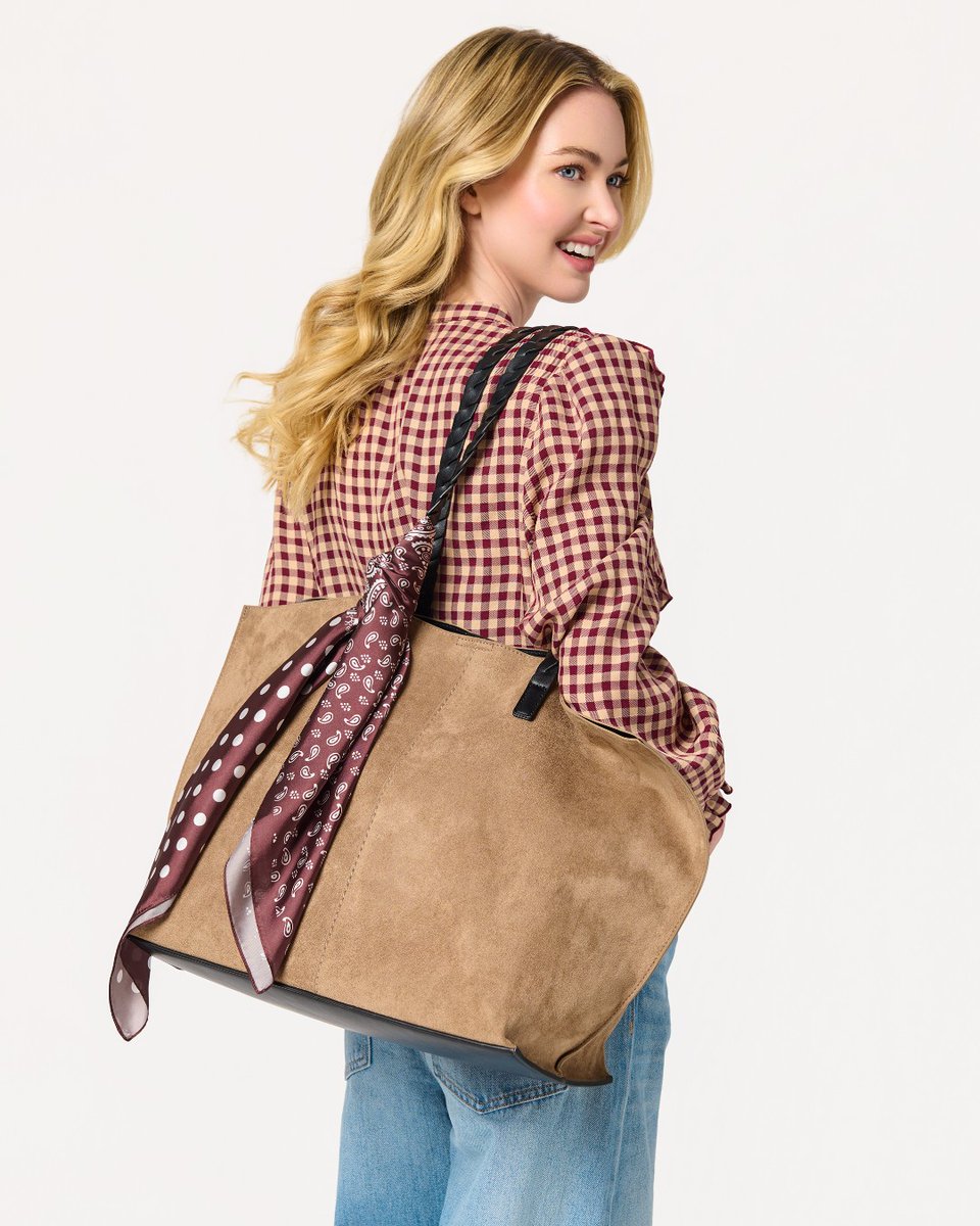 Shiraleah's tweet photo. Big bag energy, made for fall. 🍂 The Roberta Tote combines a soft suede-inspired finish with braided handles and plenty of room for everything the day brings. Add a scarf for a little extra personality 🤎 https://t.co/5tloVi6ZhQ https://t.co/REj9FKOJpE