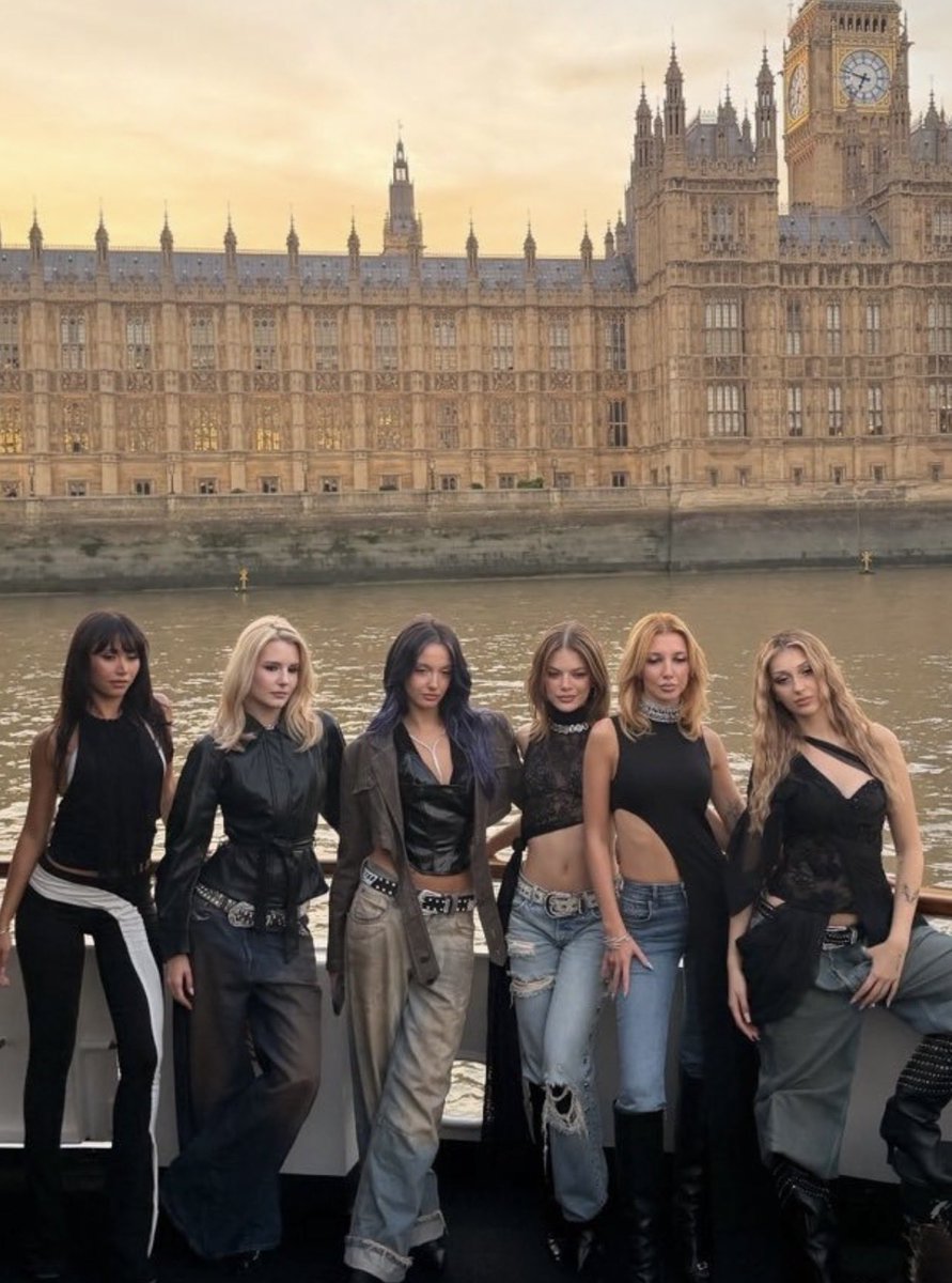 k6m5contact's tweet photo. 9 EKİM’DE TRALALA GELİYOR!!!!!!💕

Onları görünce tipim aynen 1. fotodaki gibi oldu🥹Grurfest gerçekten o kadar güzeller ki
@m6nifestgirls #Manifestgirls https://t.co/tgKnvje8ZO