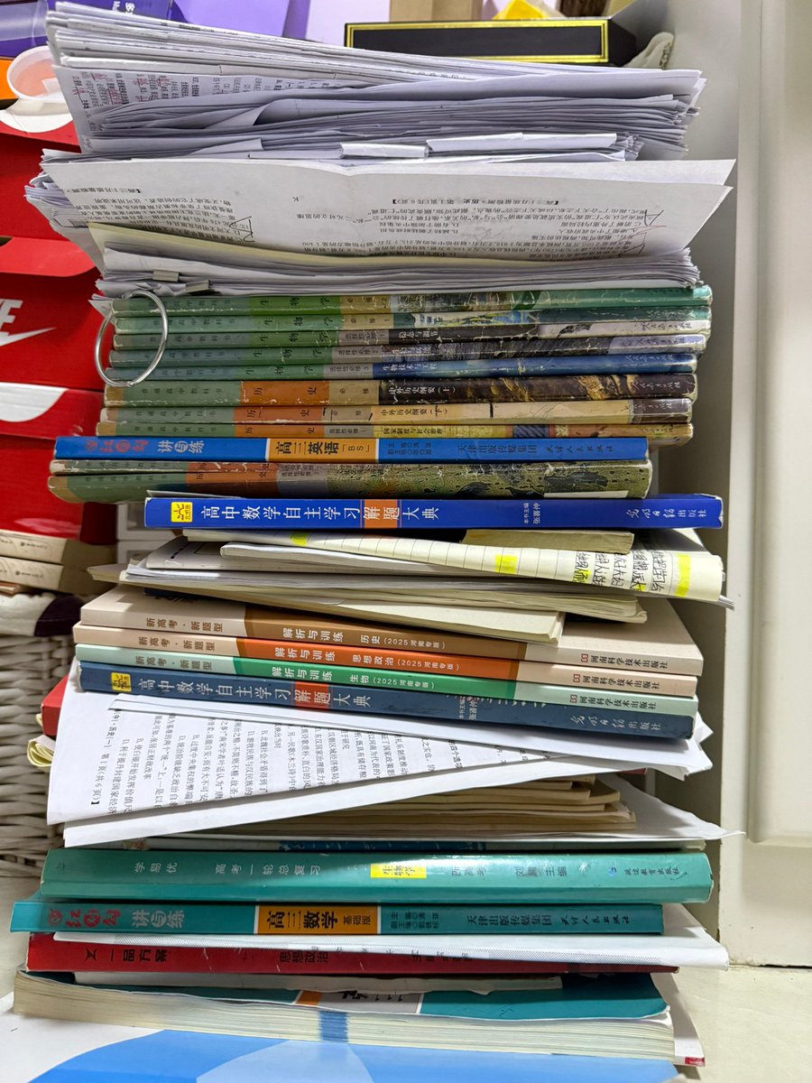 KentSandate's tweet photo. Just knocked out 3 hours of vocab review + grammar drills! Small win but building my English foundation step by step—consistency beats cramming every time ， https://t.co/ktosEeXTev