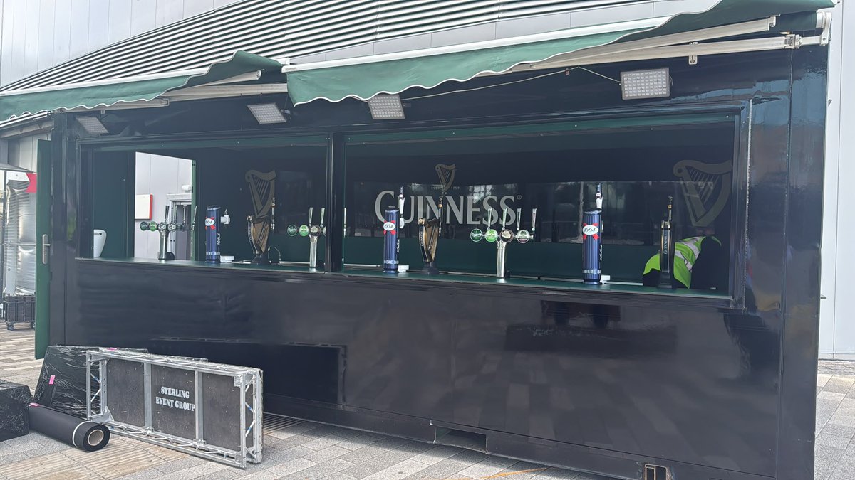 JAHeale's tweet photo. Am told that Labour conference is now *so popular* that they have installed a temporary bar with more than 20 beer taps outside the Pullman. 

Source  calls it a “Game changer” https://t.co/ww3AMRuNVR
